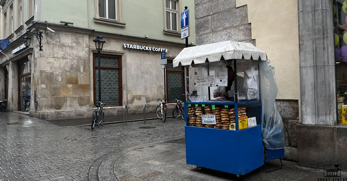 Krakow in 3 days: Street Vendor on Florianska Street