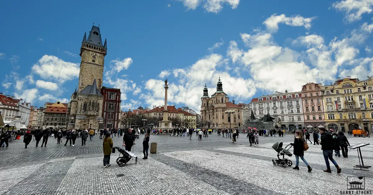 4 Days in Prague: People walking at Old Town Square