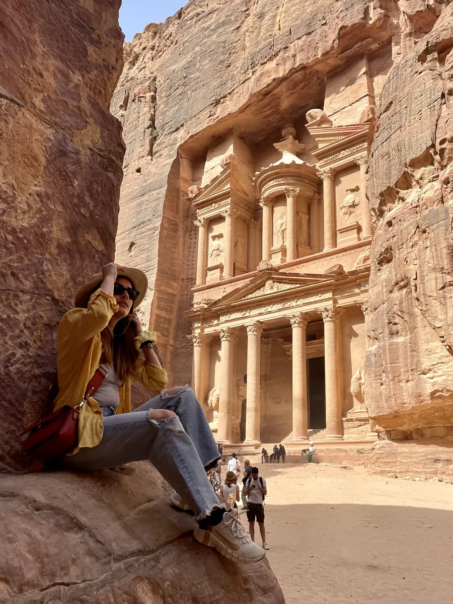 7 Days in Jordan Itinerary: Chrysavgi posing in front of the Treasury in Petra.