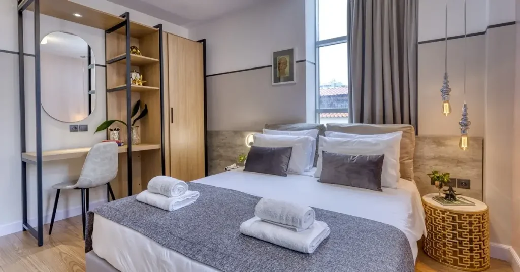 A double room in 5-star Pinnacle hotel in Athens