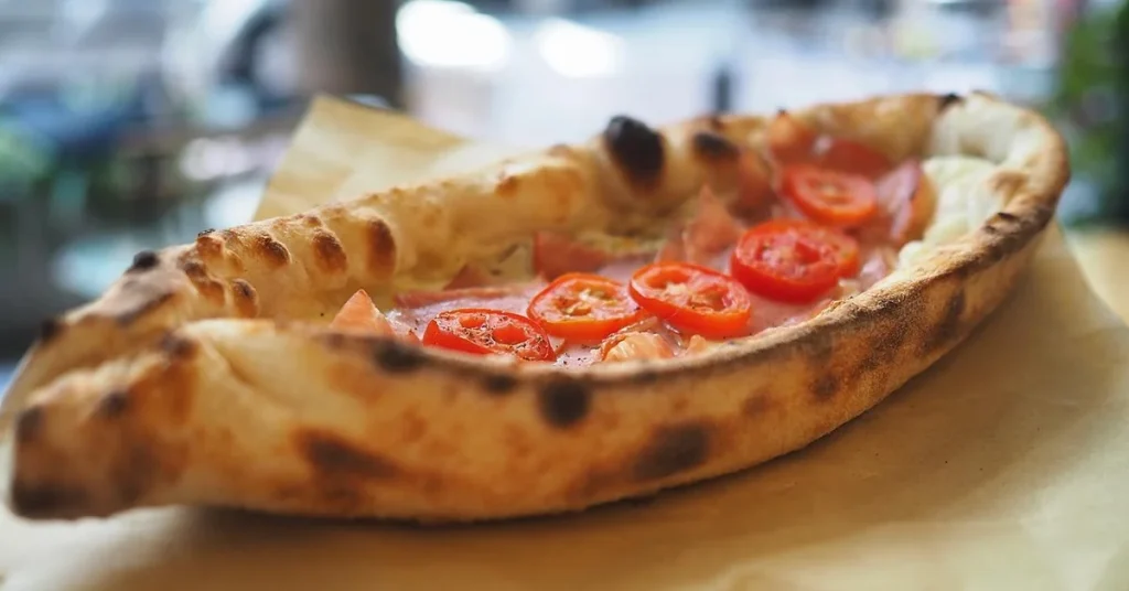 Peinirli. The turkish pizza in Smak Athens