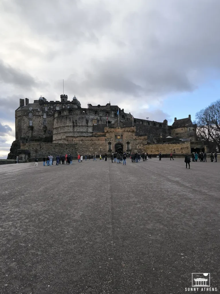 Visitors approaching the Edinburgh Castle on a cloudy day, a highlight of the 4 days in Edinburgh itinerary.